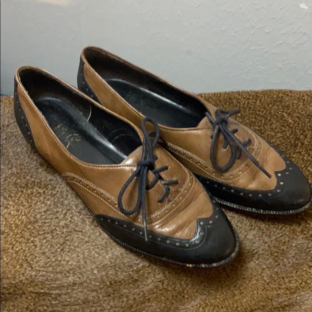 G.H. Bass size 5 leather Alpine Loafers